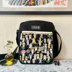 ★訳あり特価品(現品限り) 猫柄ミニショルダーバッグ 縦型 パーリーにゃんこ ブラック ファスナーポケット 内ポケット付き ハンドメイド レディース ボディバッグ 帆布バッグ