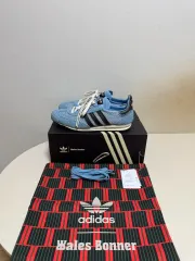 adidas Wales Bonner スニーカー 赤/青 adidas x Wales Bonner Samba - Fox Brown / Sandy Beige / Lucky Blue