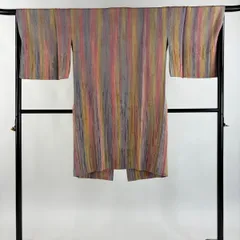 道中着 身丈107cm 裄丈66.5cm M 和装コート 落款 幾何学模様 ぼかし ピンク 正絹 名品 【中古】