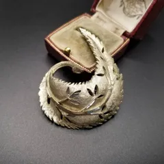 60'70's BSK 葉 植物モチーフ 透かし ヴィンテージ フラワー ブローチ フローラル シルバートーン レトロ エレガント AJN