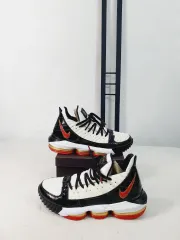 ナイキ レブロン16 リーミックス バスケシューズ 白 黒 レッド 검빨 275