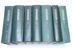 井伊家伝来・能装束百姿/定価18000円/繊細を極める染織工芸の粋が燦然