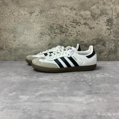 220 アディダス サンバ OG クラウド 白 B75806