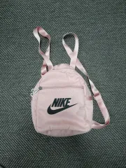 ナイキ スポーツウェア フューチュラ365 ミニ バックパック ピンク