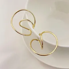 イヤーカフ 大ぶり フープ ゴールド レディース ノンホール ピアス風 痛くない 軽量 おしゃれ 韓国 アクセサリー シンプル 上品 普段使い 結婚式 二次会 デート 大人可愛い 人気 トレンド コーデ ギフト プレゼント