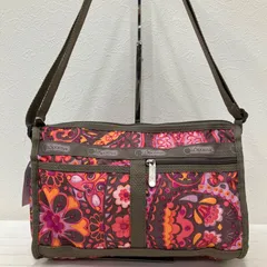 6704　LeSportsac　レスポートサック　　肩がけ　斜めがけ　紐調節可能 ショルダーバッグ　ワンショルダー　肩がけ　斜めがけ　クロスボディ 総柄　ペイズリー　ポケット多数　多機能　機能的