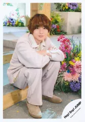 【中古】生写真(ジャニーズ) Hey! Say! JUMP/伊野尾慧/全身/シングル「a r e a / 恋をするんだ / 春玄鳥」MV＆ジャケ写オフショット/公式生写真