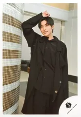 【中古】生写真(ジャニーズ) Snow Man/目黒蓮/膝上/「滝沢歌舞伎ZERO 2021」グッズオフショット/公式生写真