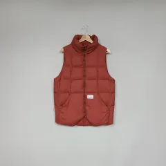 STUSSY × HOLDEN ダウンベスト 赤　XL 2025年最新】Stussy Holdenの人気アイテム - メルカリ