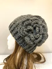 ハンドメイド　ダークグレー　ビーニー　ニット帽　ベレー帽