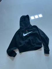 ナイキ クロップドTシャツ