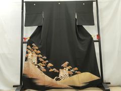 友禅•金箔•金駒刺繍 黒留袖 - メルカリ