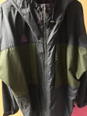 ナイキ ACG ウィンドブレーカー ブラック/カーキ