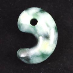 【専用】糸魚川翡翠　勾玉　翠　麻紐付き 専用】糸魚川翡翠 勾玉 翠 麻紐付き - メルカリ