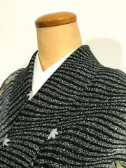 【中古】Mサイズ 化繊 小紋 黒地に枝葉模様