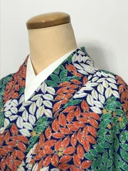 【中古】Mサイズ 化繊 小紋 濃紺地に枝葉模様