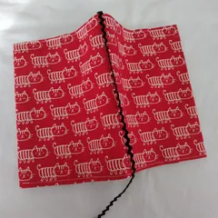 【文庫本サイズ】ブックカバー　猫柄　赤　ハンドメイド
