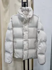 GUESS アイボリー ダウン アウター