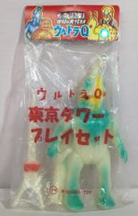 超復刻版タローマンソフビ人形 ノーマル 蓄光 2体セット - メルカリ