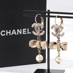 CHANEL パールリボンピアス 両耳 - メルカリ
