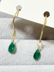 小ぶり　宝石質グリーンオニキスAAA　ワイヤー巻き　ピアス　サージカルステンレス　天然石　つけっぱなし