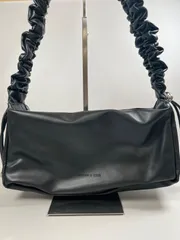 CHARLES & KEITH ブラックショルダーバッグ