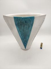 花器 花瓶 白と水色 磁器製 楕円形 ラッパ型 花台 窯 工房 池坊 フラワーベース 水盤 華道具 シンプル 生花 華道 手作り 大型 アンティーク  レトロ インテリア ビンテージ 昭和 24428四つ葉[YT00547]