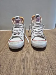 ナイキ ブレーザー ミッド スニーカーです