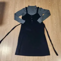 チャコール モクネック ロングスリーブ Tシャツ + ネイビー コーデュロイ ビスチェ ロング丈ワンピース