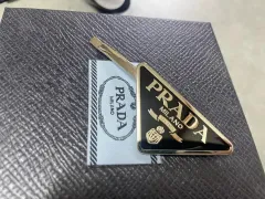 プラダ タイピン 右