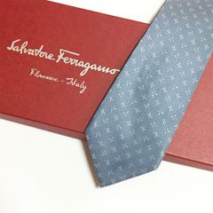 美品 GUCCI グッチ シルク 100％ ブラック 黒 蜂 ハチ Bee 無地 254