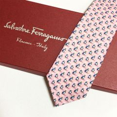 美品 GUCCI グッチ シルク 100％ ブラック 黒 蜂 ハチ Bee 無地 美品 GUCCI グッチ シルク 100％ ブラック 黒 蜂 ハチ Bee 無地 254