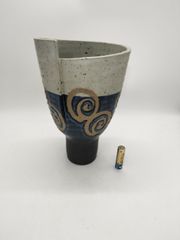 花器 花瓶 グレー色濃い緑色 模様有り 磁器製 楕円形 カップ型 変形 花台 窯 工房 池坊 フラワーベース 水盤 華道具 シンプル 生花 華道 手作り 大型 アンティーク  レトロ インテリア ビンテージ 昭和 24428四つ葉[YT00552]