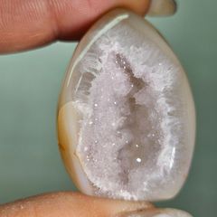 A うっすらピンク✨瑪瑙ジオード✨卵型✨カービング✨ - メルカリ