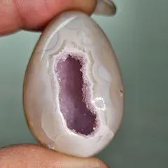 ピンク✨瑪瑙ジオード✨卵型✨カービング✨