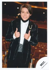 【中古】生写真(STARTO) WEST./小瀧望/膝上/アルバム「AWARD」MV＆ジャケ写オフショット/公式生写真