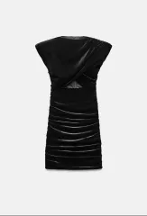 ザラ ツアーベルベット ミニ カットアウト ONE PIECE M