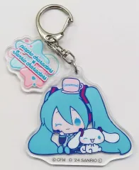【中古】キーホルダー 初音ミク×シナモロール 「ピアプロキャラクターズ×サンリオキャラクターズ アクリルキーホルダー」 ファミリーマート限定