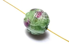 【１点物】高発色◇繊細彫刻 ルビーインゾイサイト　13mm　マニ車(貫通穴) ビーズ パワーストーン 天然石 _PC7664