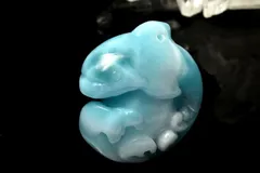 【１点物】縁起物◇癒やしの石 ラリマー　25x24mm　イルカ彫刻 置物 パワーストーン 天然石 _PC7611