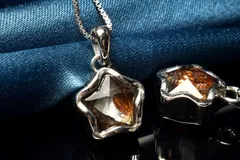 希少◇ロシア産 パラサイト隕石　8x8mm　スター ペンダントトップ 1個売り パワーストーン 天然石 _PRG2381-1