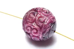 【１点物】高発色◇繊細彫刻 ルビーインゾイサイト　18mm　マニ車(貫通穴) ビーズ パワーストーン 天然石 _PC7671