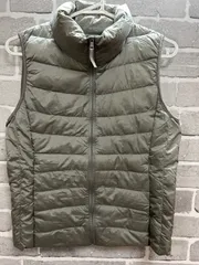 A【A20-73】◇UNIQLO   サイズM   キルティングベスト　グレー　無地