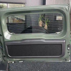 送料無料 2025 ジムニー JIMNY NOMADE 対応 尾門キックガード レザー製プロテクター 1枚セット 傷防止・耐摩耗のテールゲート保護カバーCYB853l週末セール