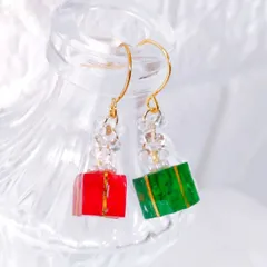 no.272　レジン　クリスマスカラー　プレゼント　チェコビーズ　ピアス　イヤリング　ハンドメイド