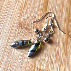 c16.ボーダー模様のチェコガラス ピアス ペア オーロラダガー オリーブ