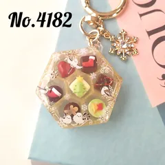 No.4182  クリスマスのチョコレートBOX　シマエナガパッケージ　シャカシャカキーホルダー