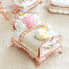 【新品 未使用】ジュエリーボックス ミニチュア ベッド 家具 ホワイト ピィアース クリスマス EX5042