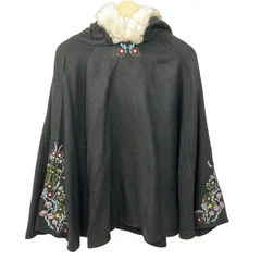 Desigual(デシグアル) ポンチョ サイズU レディース美品  - 黒×マルチ 刺繍/秋/冬