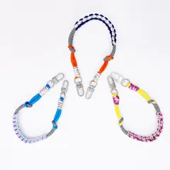 【期間限定】パラコードスマホストラップ　ハンドストラップ　 キーホルダー　バッグチャーム　手首　落下防止　携帯　手編み　ハンドメイド　手作りもの　青　白　プレゼント　女性